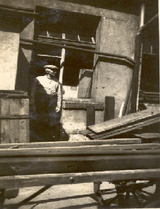 Arbeiter um 1920.jpg